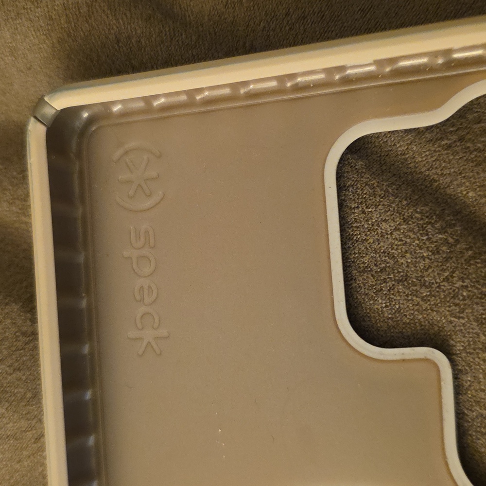 Speck Cream Textured Phone Case - Picture 2 of 3